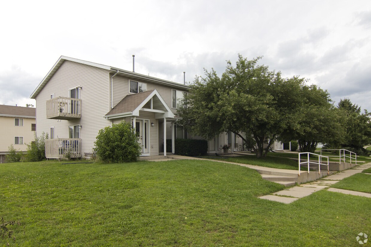 Primary Photo - 300-314 Olson Ct