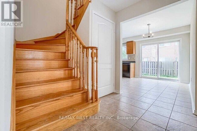 Photo du bâtiment - 256 Brisdale Dr