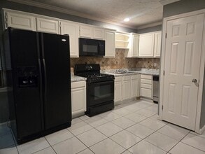 Building Photo - 1717 Magnolia Dr