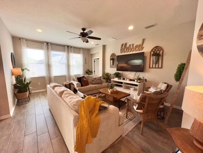 Foto del edificio - Sanford - 4 Bedroom, 3 Bathroom - $2,795.00