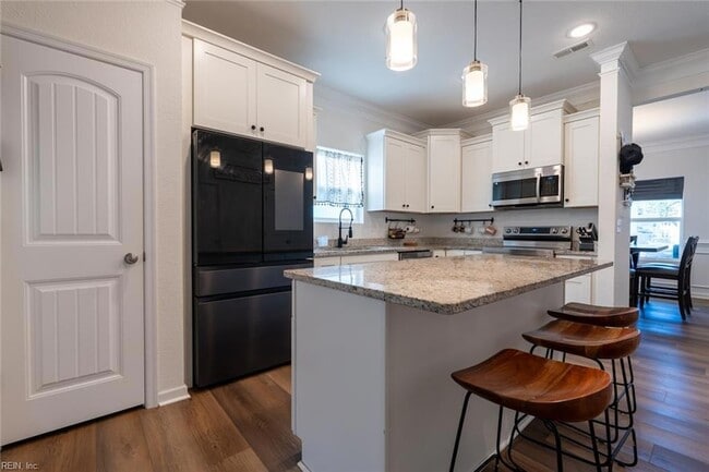 Building Photo - 1536 Beekman St