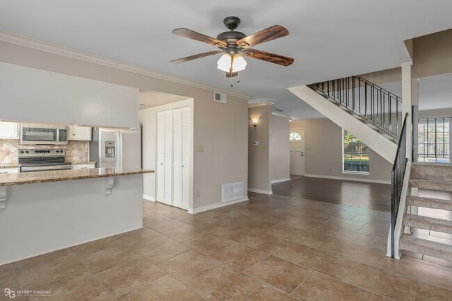 Building Photo - 10036 Artesia Dr