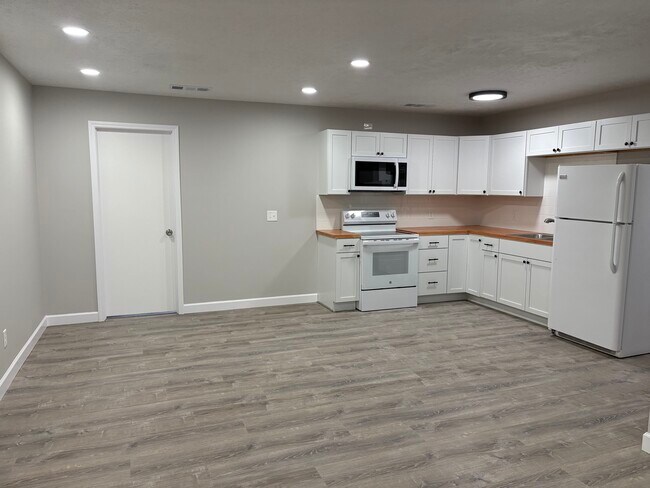 Building Photo - 1809 Sawmill Pl