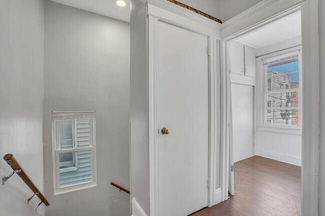 Foto del edificio - 311 Chapel Ave