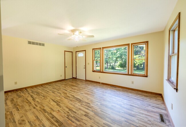 Building Photo - 214 Green Ave