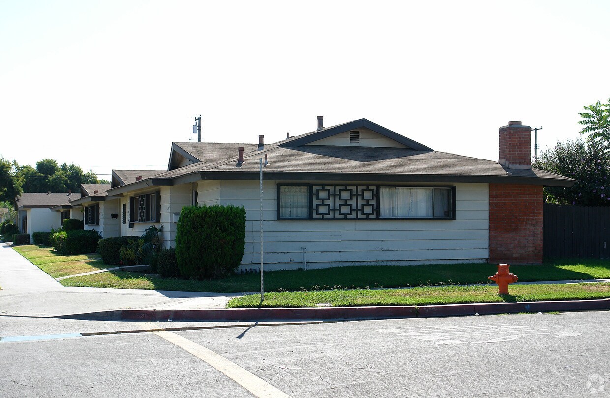 Building Photo - 1826-1842 W Maple Ave
