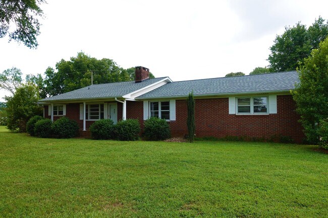 Foto del edificio - 1199 Holly Springs Rd