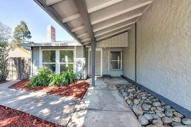Building Photo - Beautiful 4 Bedroom, 2 Bath Sacramento Hom...