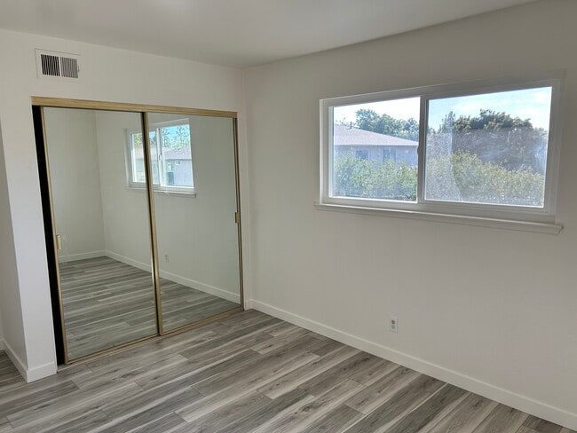 Building Photo - 1086 W Calle De Las Estrellas