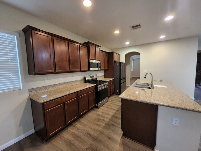 Building Photo - 5815 Pearl Ridge Dr