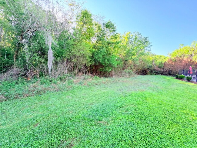 Foto del edificio - 2 Bedroom Condo on a Corner Lot Available for Rent