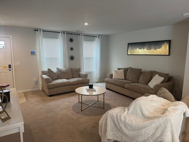 Foto del edificio - 102 Castlebrook Dr