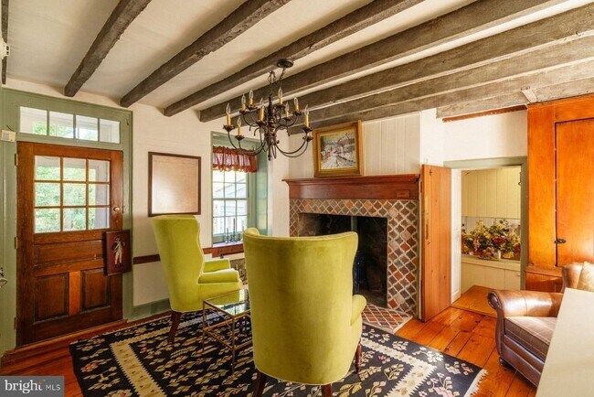 Foto del edificio - 2943 Windy Bush Rd