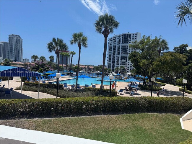 Foto del edificio - 2500 Parkview Dr