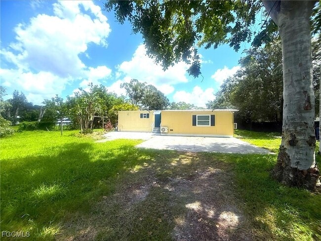 Building Photo - 8239 Suncoast Dr