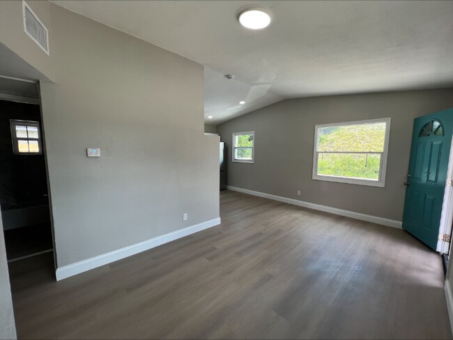 Foto del edificio - 3235 Oakley Ave S