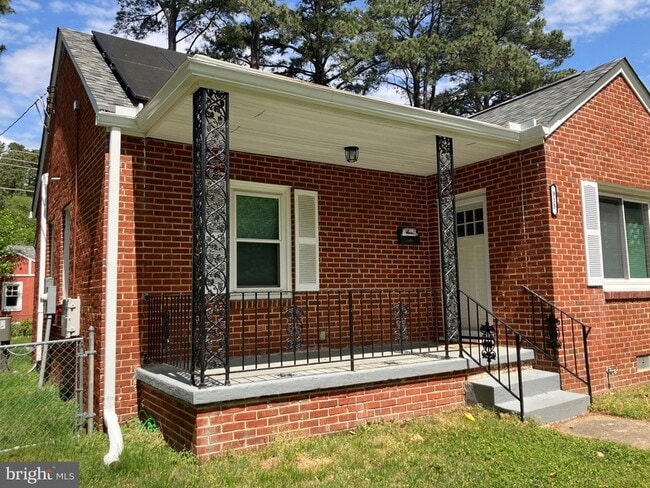 Foto del edificio - 915 Hampton Rd