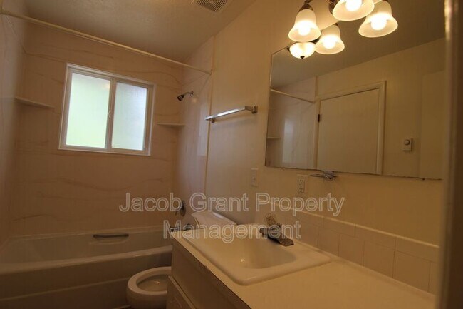 Foto del edificio - 2170 St Clair Rd