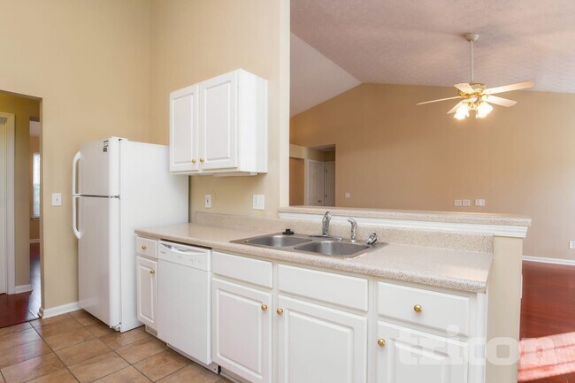 Foto del edificio - 425 Crested View Dr