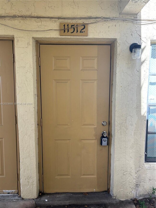 Foto del edificio - 11512 Royal Palm Blvd