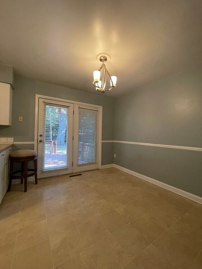 Foto del edificio - Three Bedroom Home in Kalamazoo