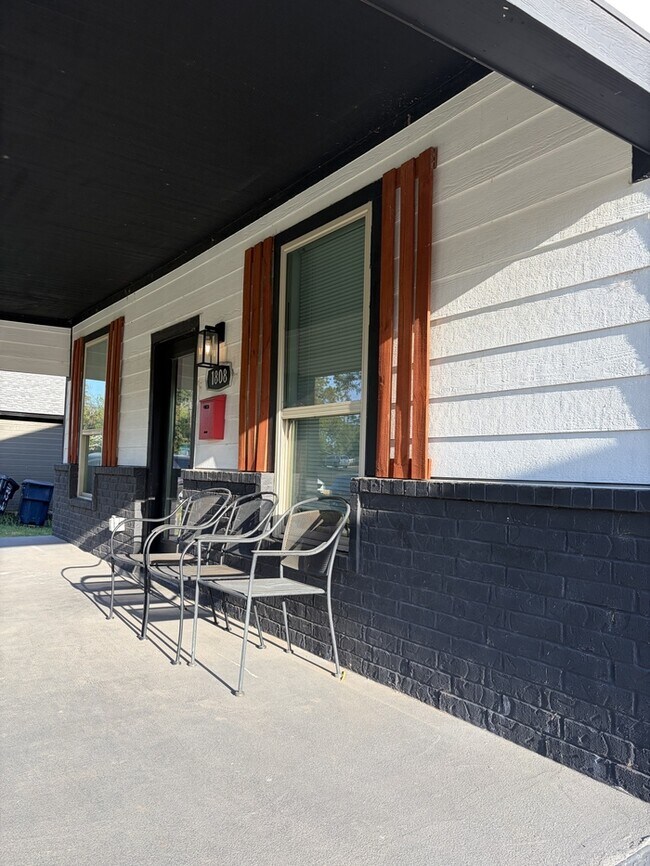 Foto del edificio - 1808 NW 8th St