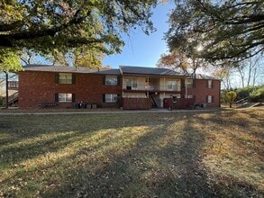 Building Photo - 989 NW Colbern Rd