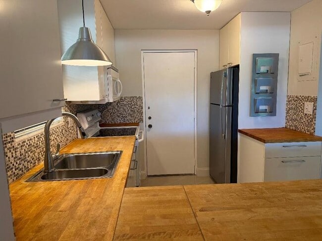 Foto del edificio - 2320 S Cypress Bend Dr