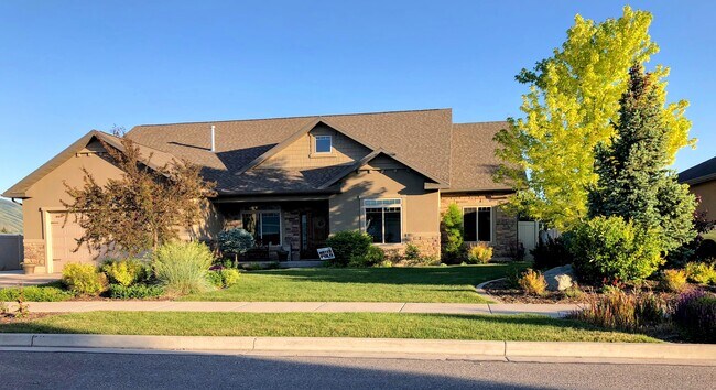 Building Photo - 2988 Stonebridge Dr