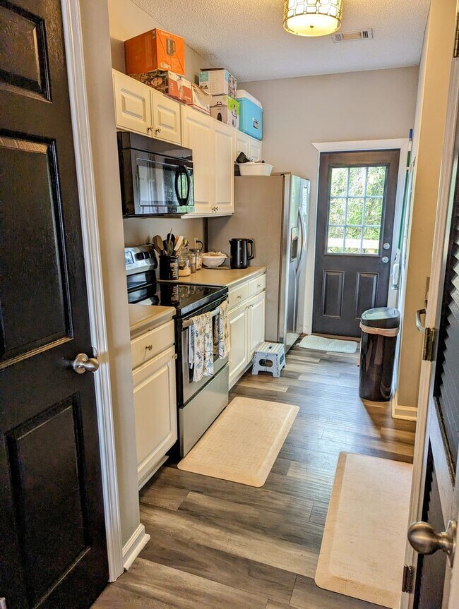 Foto del edificio - 3 Bedroom 3 Bath Townhome Close to GCSU in The Grove