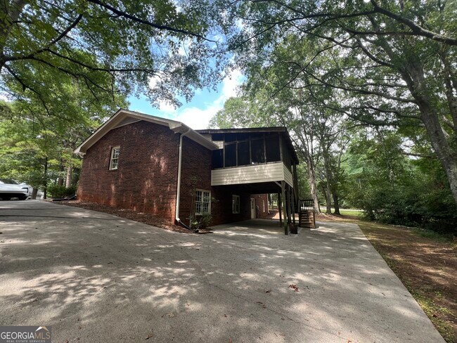Building Photo - 222 Lacey Ln