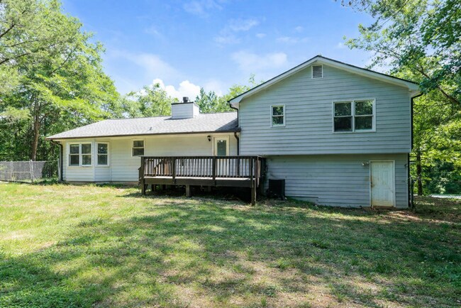 Building Photo - Fantastic 4bd/2ba home! Let yourself in!
