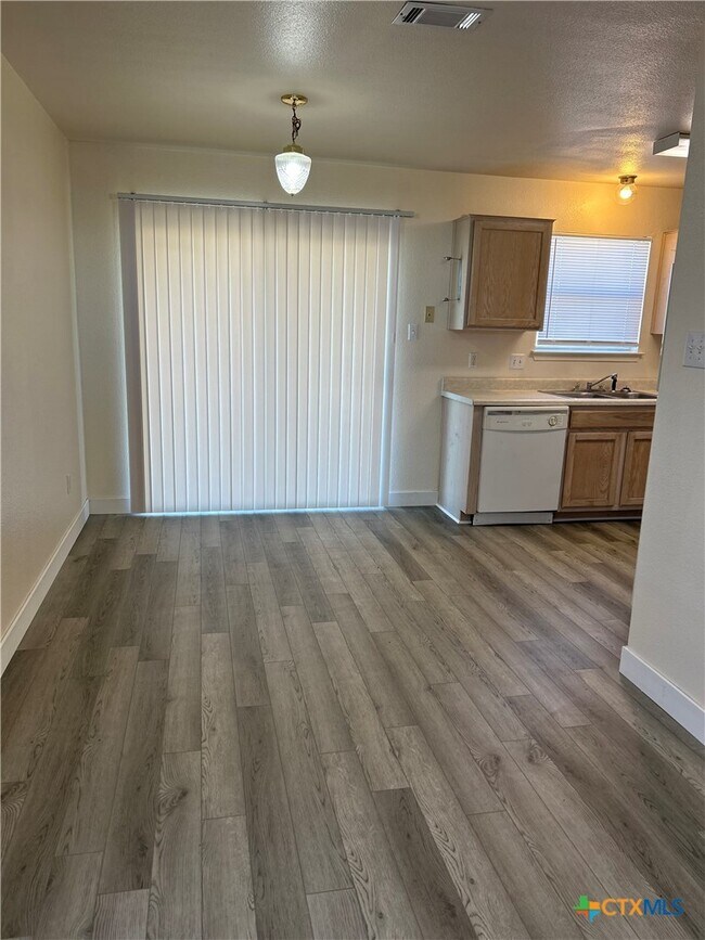 Foto del edificio - 2203 Tracey Ann Ln