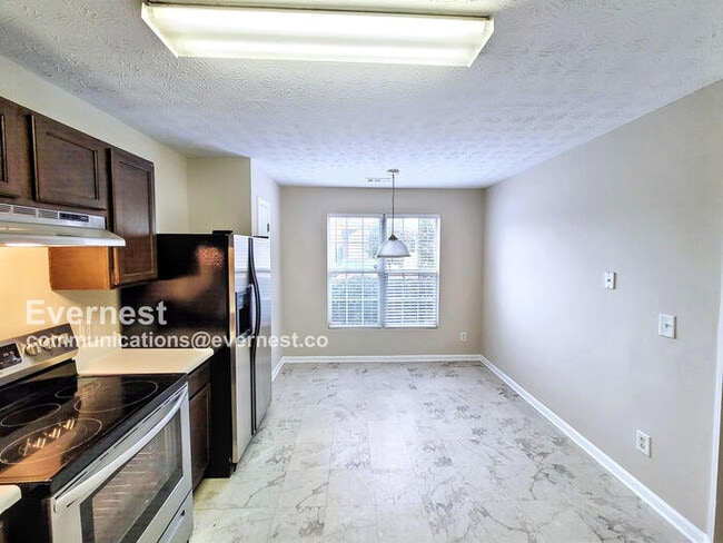 Building Photo - 5589 Strathmoor Manor Cir