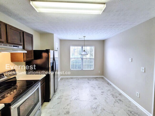 Foto del edificio - 5589 Strathmoor Manor Cir
