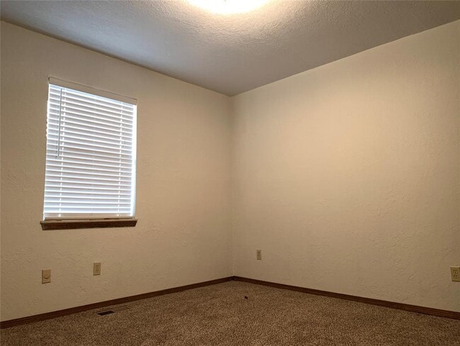 Building Photo - 518 Garland Ct