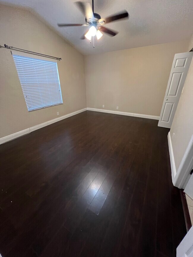 Foto del edificio - 10765 S Saratoga Dr