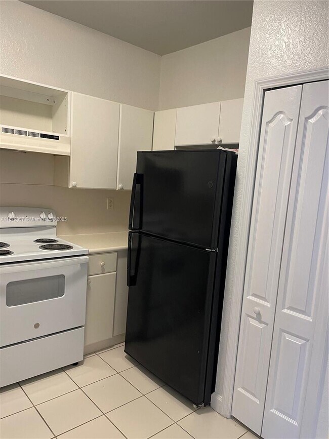 Foto del edificio - 7130 NW 177th St
