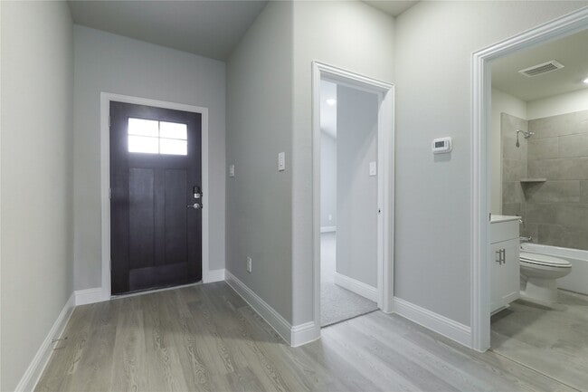 Foto del edificio - 3405 Pat Mayse Dr