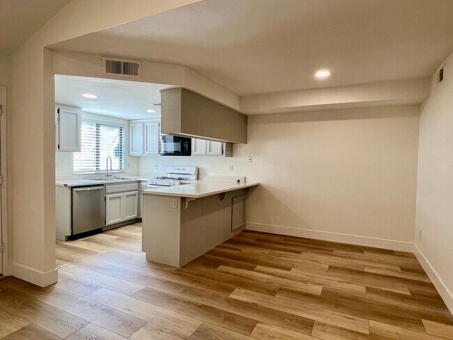 Foto del edificio - 817 Quail Ln