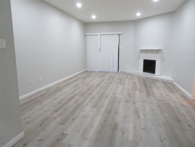 Foto del edificio - 9707 Richmond Ave.