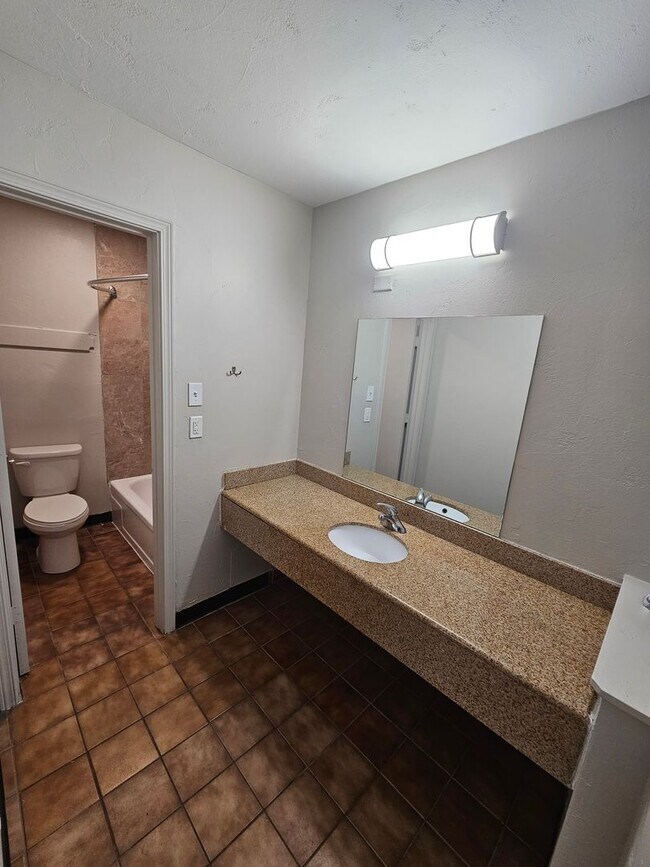 Foto del edificio - Remodeled Studio Apartments Near Memorial ...
