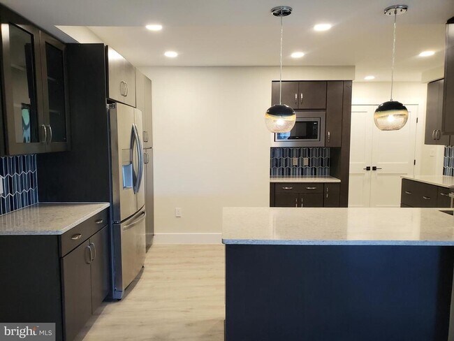 Building Photo - 1300 Crystal Dr