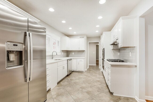 Building Photo - 2499 Kingscliff Dr Ne