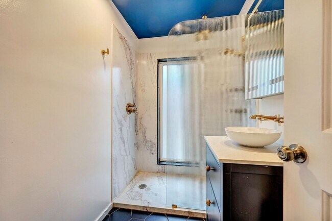 Foto del edificio - Edmonds Three Bedroom