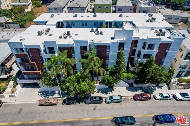 Foto del edificio - 630 N Grand Ave