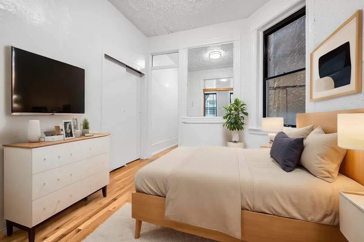 Foto del edificio - 331 West 16th Street