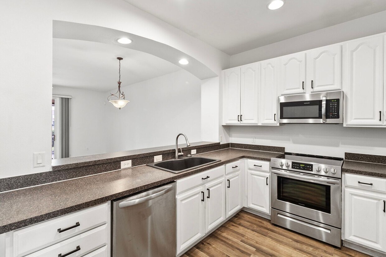 Primary Photo - ANNUAL ** $1,845/month ** Lakeside Plantat...
