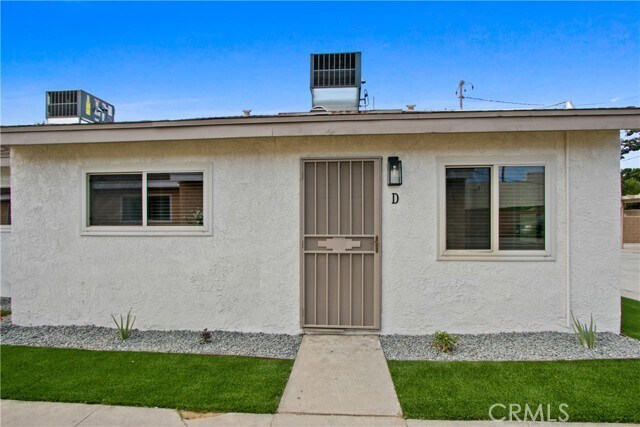 Foto del edificio - 12958 Yorba Ave