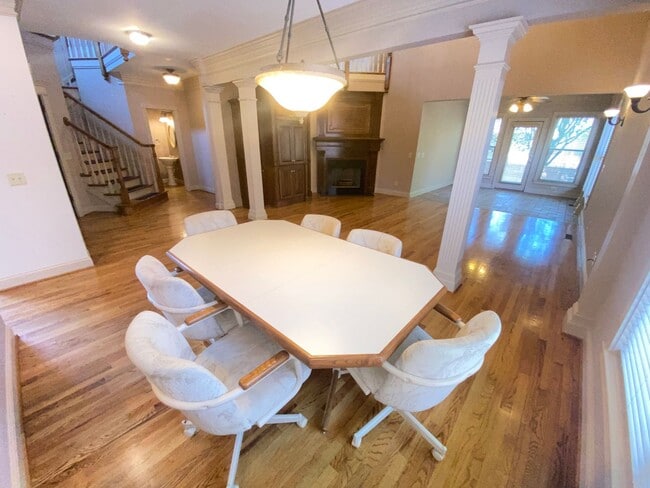 Building Photo - Beautiful home in Fairways subdivision off Coles Ferry Pk.